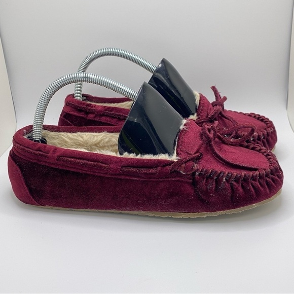 MINNETONKA Moccasins Women’s Size 9 Red Velour Cally slipper - Picture 1 of 9